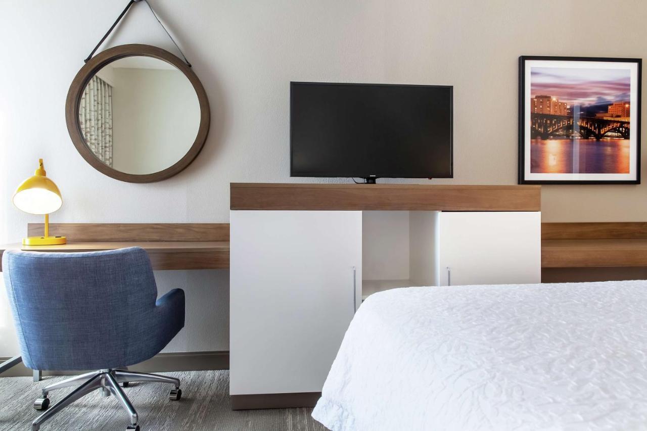 Hampton Inn Rockford Exteriör bild
